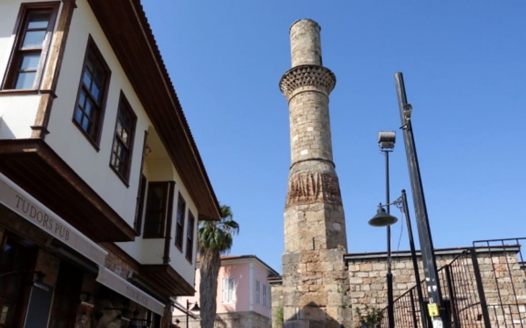 Broken Minaret Mosque